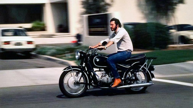 Chiếc xe máy của Steve Jobs đã truyền cảm hứng cho những thiết kế của Apple như thế nào