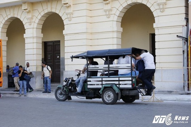 Untold stories about vintage cars in Cuba: As difficult as asking for permission to repair vintage cars - Photo 2.