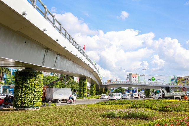 Cận cảnh cầu vượt hơn 240 tỷ đồng giải cứu kẹt xe ở sân bay Tân Sơn Nhất trước ngày khánh thành - Ảnh 6.