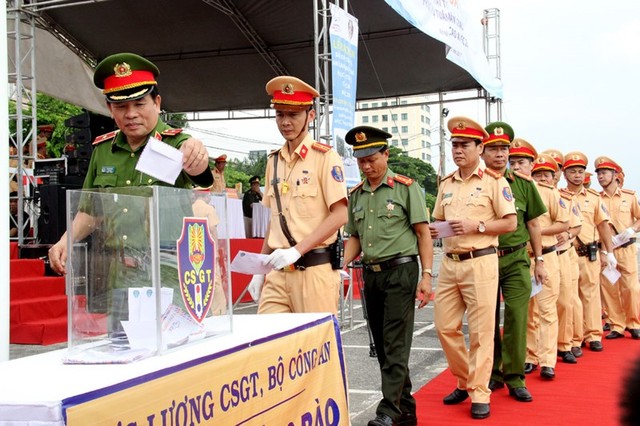 Ra quân 1.000 cán bộ chiến sĩ đảm bảo giao thông APEC - Ảnh 6.