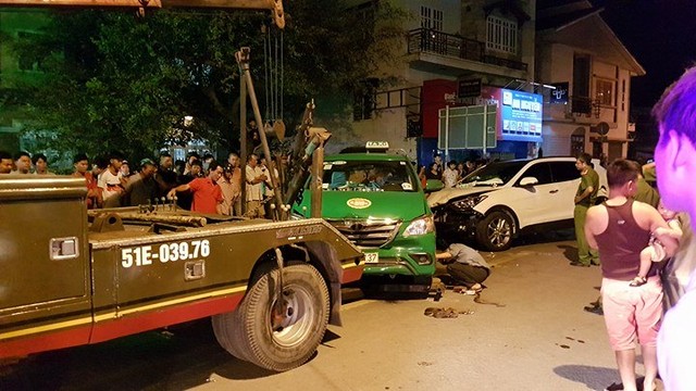 Ô tô húc văng hơn 10 xe, 2 người chết ở Sài Gòn - Ảnh 6.