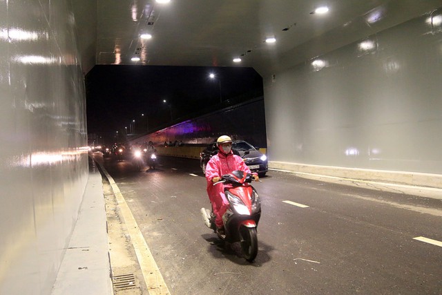 Cận cảnh hầm chui 120 tỷ vừa được thông xe, chấm dứt chuỗi ngày ùn tắc nghiêm trọng tại cửa ngõ Đà Nẵng - Ảnh 7.