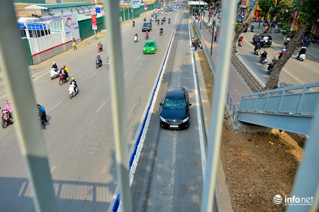 Hà Nội: Đường vắng hay tắc, có dải phân cách cứng, BRT vẫn bị chiếm làn - Ảnh 8.