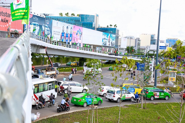Cận cảnh cầu vượt hơn 240 tỷ đồng giải cứu kẹt xe ở sân bay Tân Sơn Nhất trước ngày khánh thành - Ảnh 9.