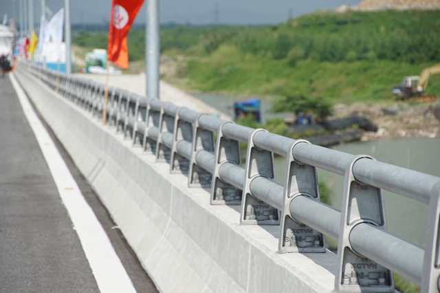 Cầu vượt biển dài nhất Việt Nam chính thức thông xe - Ảnh 8.