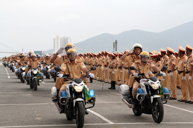 Ra quân 1.000 cán bộ chiến sĩ đảm bảo giao thông APEC - Ảnh 8.