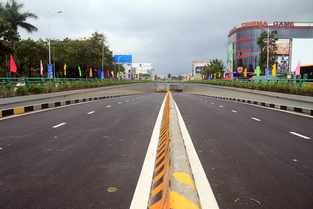Cận cảnh hầm chui 120 tỷ vừa được thông xe, chấm dứt chuỗi ngày ùn tắc nghiêm trọng tại cửa ngõ Đà Nẵng - Ảnh 8.