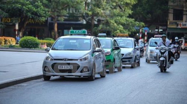 Xe taxi bị cấm hoạt động trên hàng loạt tuyến phố Hà Nội