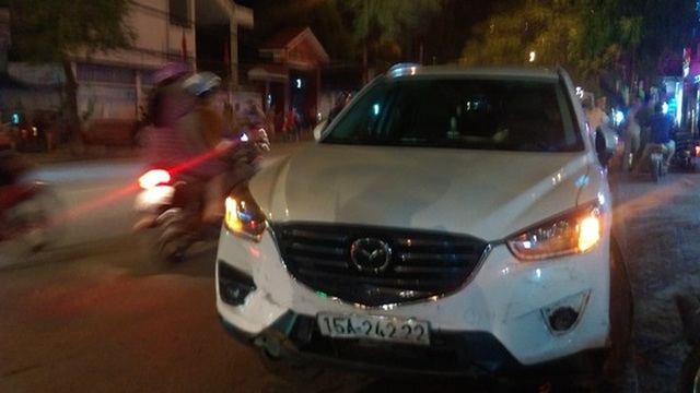 Hải Phòng: Một phụ nữ lái Mazda gây tai nạn liên hoàn