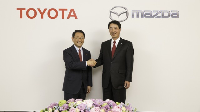 Toyota bắt tay Mazda, lập liên minh sản xuất xe tại Mỹ