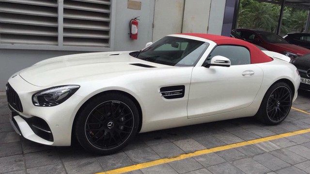 Mercedes-AMG GT Roadster đầu tiên về Việt Nam, giá 10,4 tỷ đồng