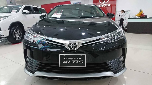 Giảm giá mạnh, Toyota Altis bán vượt Kia Cerato, phả hơi nóng lên Mazda3