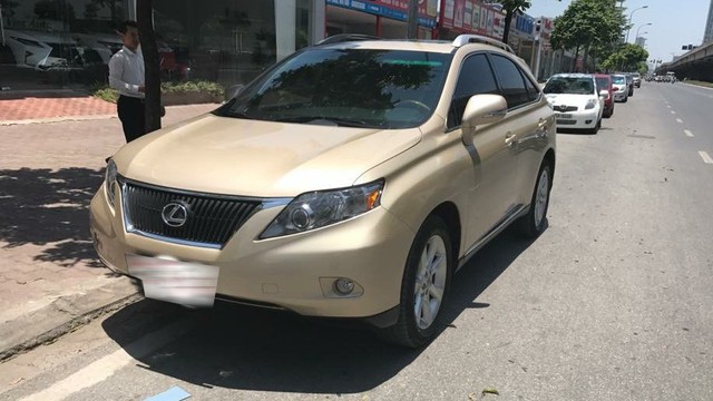 Đi 7 năm, Lexus RX350 hạ giá một nửa tại Hà Nội