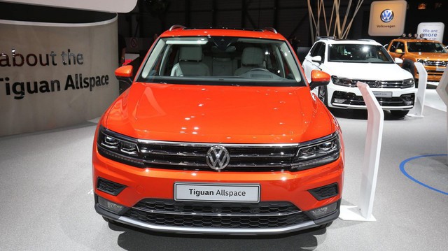 Khó nhập xe, Volkswagen Việt Nam giảm giá tới 140 triệu đồng đẩy hàng tồn