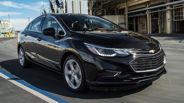 Cạnh tranh Toyota Altis, Chevrolet Cruze 2019 bỏ số sàn, thay bằng hộp số vô cấp CVT