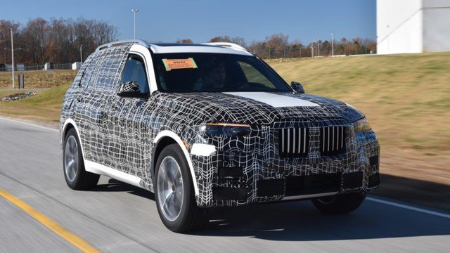 SUV đầu bảng BMW X7 lộ diện bản sản xuất trước khi ra mắt
