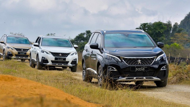 Chuyển sang thế hệ mới, Peugeot 5008 và 3008 thoát “ế”