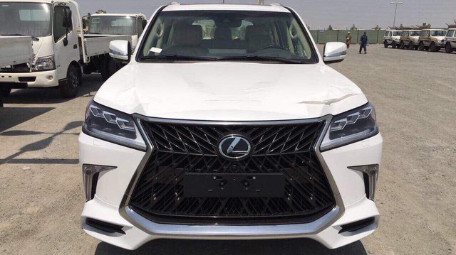 Lexus LX570 Super Sport có giá khoảng 10 tỷ đồng khi về Việt Nam