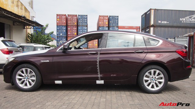 Nóng: Cận cảnh lô xe BMW và MINI đầu tiên của Trường Hải cập cảng tại TP. HCM