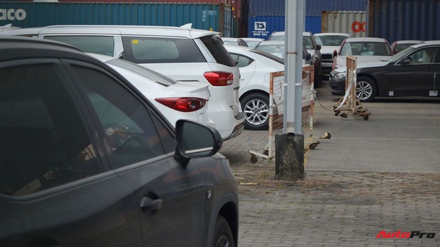 Ngoài BMW, hàng loạt ô tô nhập khẩu và lắp ráp chen chân tại cảng VICT dịp cuối năm