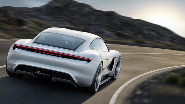 Xe bán chạy nhất của Porsche sắp có phiên bản chạy điện - Ảnh 2.