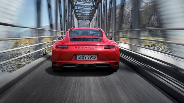 Porsche 911 GTS 2017 tăng thêm 20 mã lực, giá từ 3 tỷ Đồng - Ảnh 3.