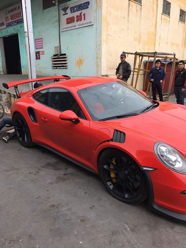 Khui công siêu xe Porsche 911 GT3 RS của đại gia Việt về chơi Tết Nguyên đán - Ảnh 3.