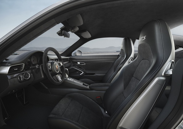 Porsche 911 GTS 2017 tăng thêm 20 mã lực, giá từ 3 tỷ Đồng - Ảnh 9.