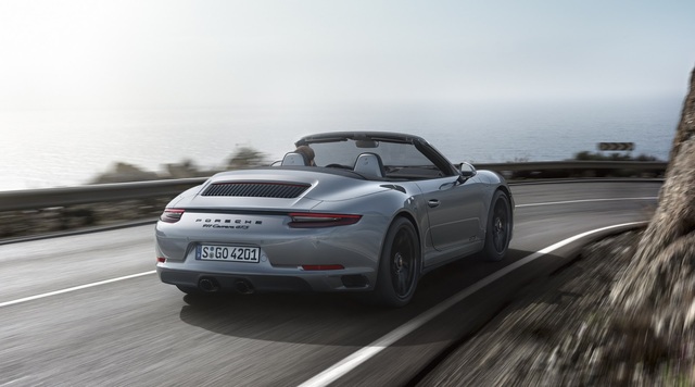 Porsche 911 GTS 2017 tăng thêm 20 mã lực, giá từ 3 tỷ Đồng - Ảnh 6.