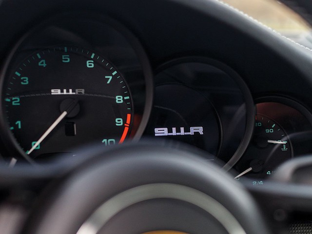Porsche 911 R có 1 không 2 trên thế giới được rao bán với giá cao - Ảnh 6. Porsche 911 R có 1 không 2 trên thế giới được rao bán với giá cao - Ảnh 6.