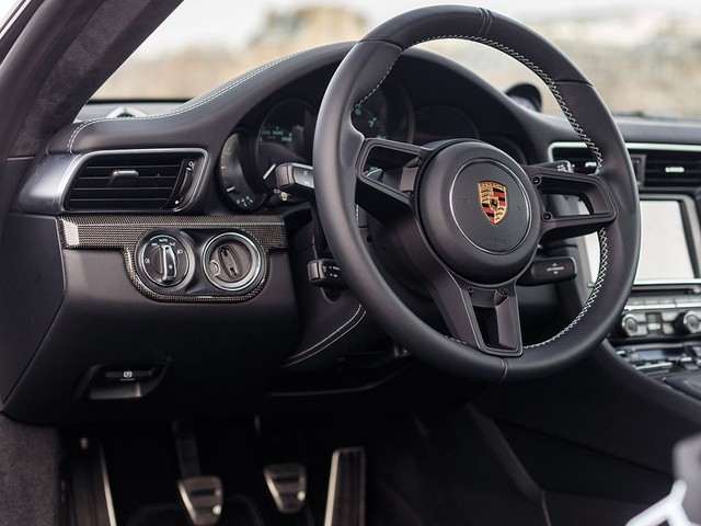 Porsche 911 R có 1 không 2 trên thế giới được rao bán với giá cao - Ảnh 12. Porsche 911 R có 1 không 2 trên thế giới được rao bán với giá cao - Ảnh 12.