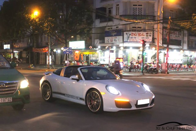 Tay chơi Sài thành chi 8,9 tỷ Đồng tậu Porsche 911 Targa 4S chơi Tết - Ảnh 1.