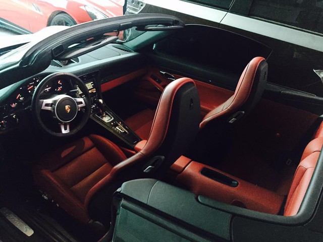 Cận cảnh Porsche 911 Turbo S mui trần 2016 đầu tiên tại Việt Nam - Ảnh 9. Cận cảnh Porsche 911 Turbo S mui trần 2016 đầu tiên tại Việt Nam - Ảnh 9.