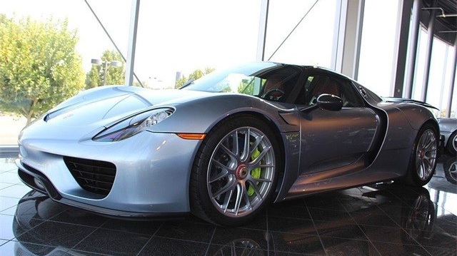 Vẻ đẹp siêu xe Porsche 918 Spyder với tùy chọn màu sơn đắt đỏ trị giá 1,45 tỷ Đồng