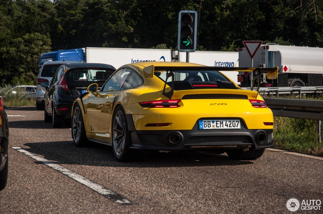 Bắt gặp vua tốc độ mới trong gia đình Porsche 911 lăn bánh trên phố - Ảnh 14.