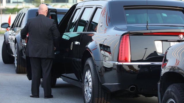 Cận cảnh “quái vật” Cadillac One đón Tổng thống Donald Trump tại sân bay Nội Bài