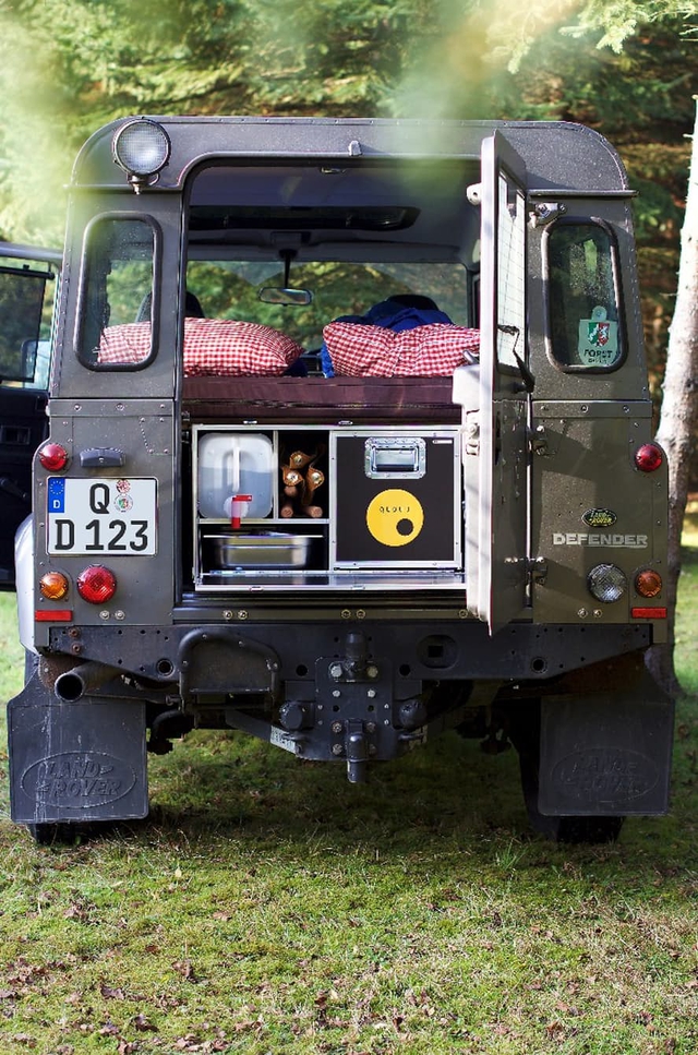 Biến Land Rover Defender thành nhà di động với 60 triệu đồng - Ảnh 2.