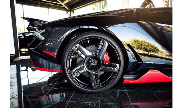Đây là chiếc Lamborghini Centenario đầu tiên trên thế giới được rao bán  - Ảnh 8.