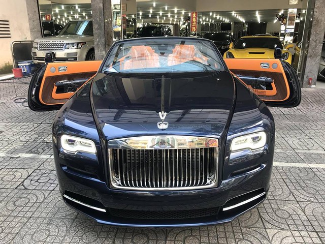 Rolls-Royce Dawn bất ngờ xuất hiện tại Sài thành - Ảnh 4.