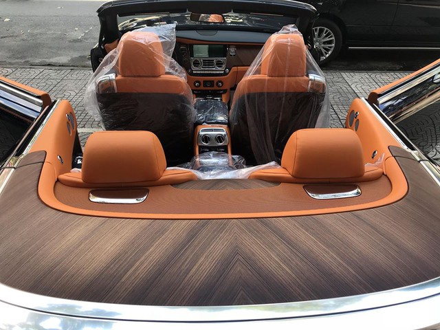 Rolls-Royce Dawn bất ngờ xuất hiện tại Sài thành - Ảnh 10. Rolls-Royce Dawn bất ngờ xuất hiện tại Sài thành - Ảnh 10.