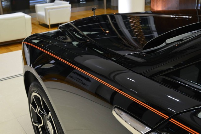 Làm quen với chiếc Rolls-Royce Wraith Black Badge có nội y sexy tại Abu Dhabi - Ảnh 10.