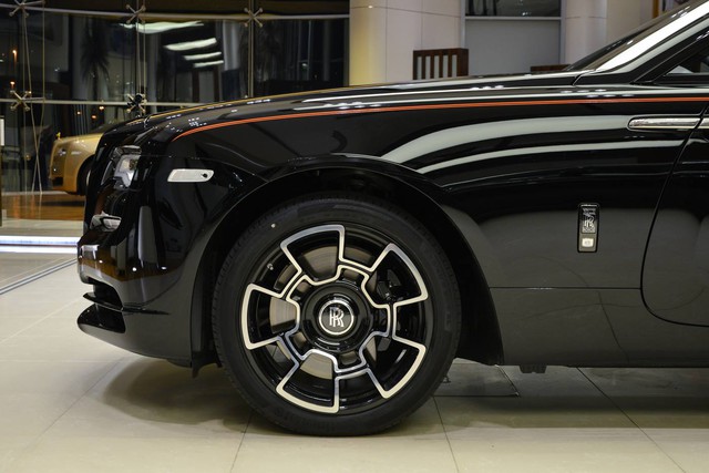 Làm quen với chiếc Rolls-Royce Wraith Black Badge có nội y sexy tại Abu Dhabi - Ảnh 14.