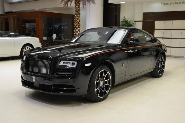 Làm quen với chiếc Rolls-Royce Wraith Black Badge có nội y sexy tại Abu Dhabi - Ảnh 1.