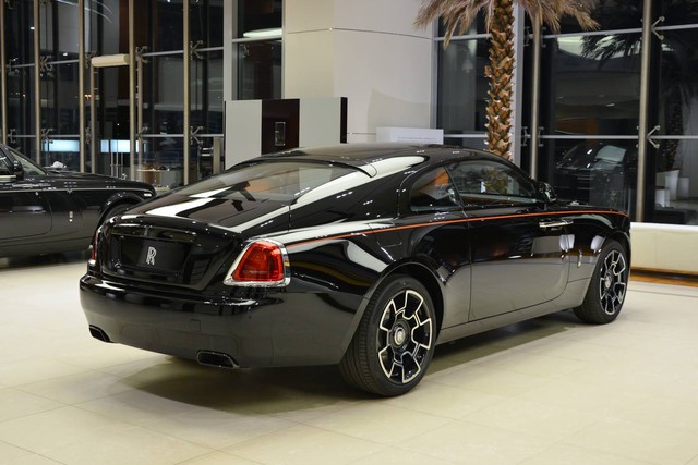 Làm quen với chiếc Rolls-Royce Wraith Black Badge có nội y sexy tại Abu Dhabi - Ảnh 13.