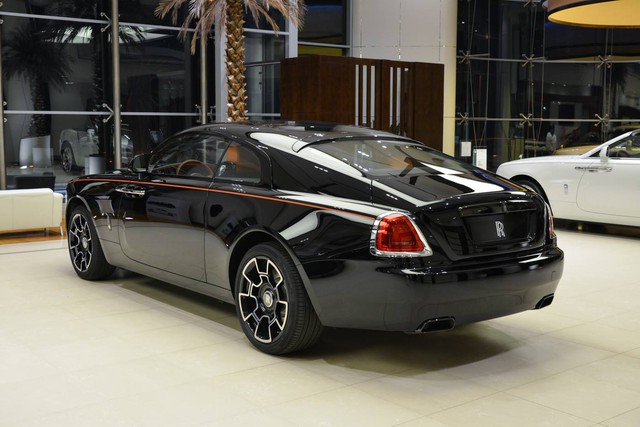 Làm quen với chiếc Rolls-Royce Wraith Black Badge có nội y sexy tại Abu Dhabi - Ảnh 12.