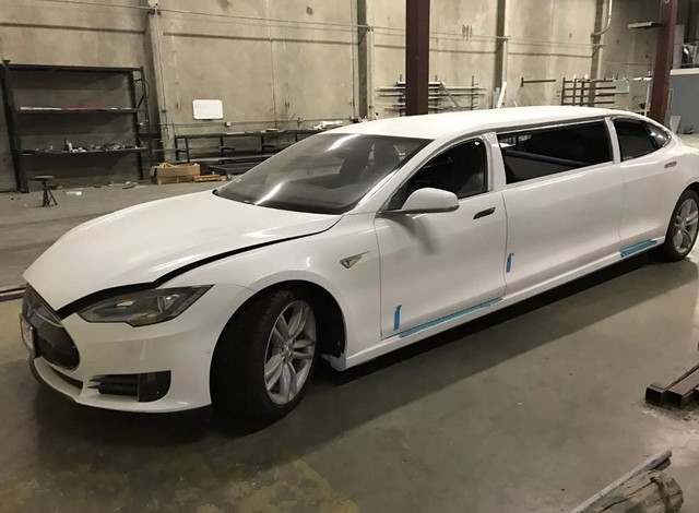 Tesla Model S độ limousine độc nhất thế giới, giá ngang BMW 6-Series - Ảnh 1. Tesla Model S độ limousine độc nhất thế giới, giá ngang BMW 6-Series - Ảnh 1.