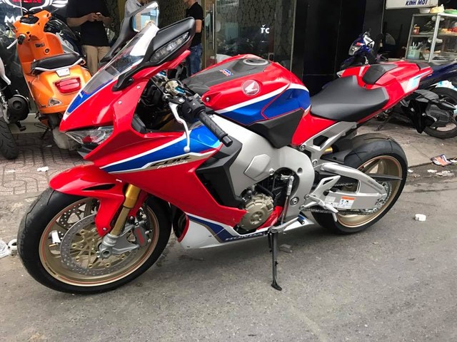 Biker Bình Phước tậu siêu mô tô hàng hiếm Honda CBR1000RR SP2 2017 đầu tiên Việt Nam - Ảnh 16.
