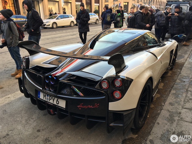 Siêu phẩm cực hiếm Pagani Huayra BC đầu tiên xuất hiện tại Đức - Ảnh 4. Siêu phẩm cực hiếm Pagani Huayra BC đầu tiên xuất hiện tại Đức - Ảnh 4.