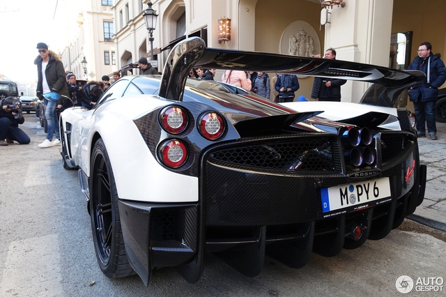 Siêu phẩm cực hiếm Pagani Huayra BC đầu tiên xuất hiện tại Đức - Ảnh 9. Siêu phẩm cực hiếm Pagani Huayra BC đầu tiên xuất hiện tại Đức - Ảnh 9.