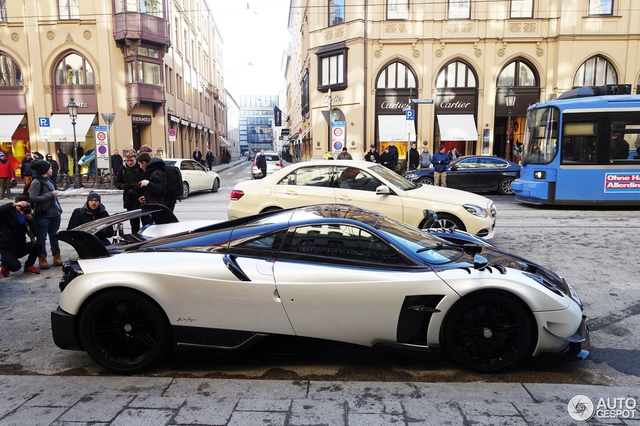 Siêu phẩm cực hiếm Pagani Huayra BC đầu tiên xuất hiện tại Đức - Ảnh 3. Siêu phẩm cực hiếm Pagani Huayra BC đầu tiên xuất hiện tại Đức - Ảnh 3.